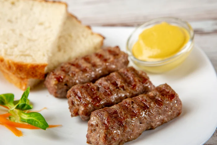 3 MICI + PAINE SI MUSTAR